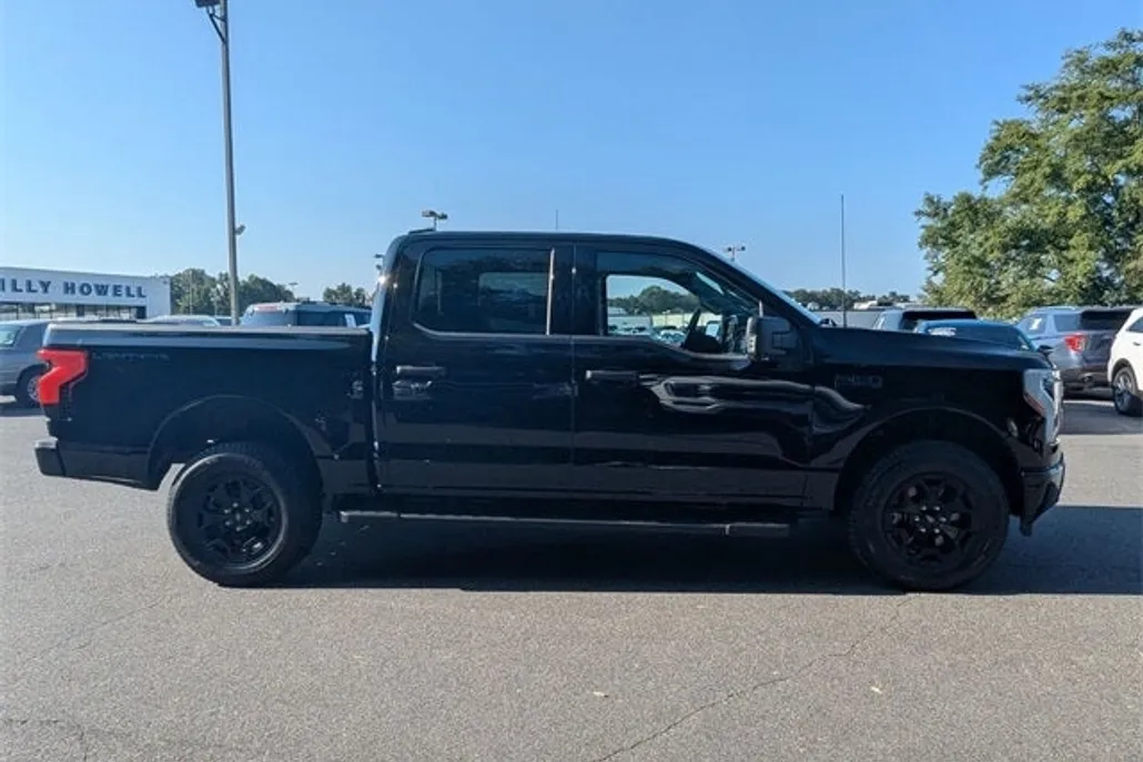2025 Ford F-150 Lightning XLT photo 1