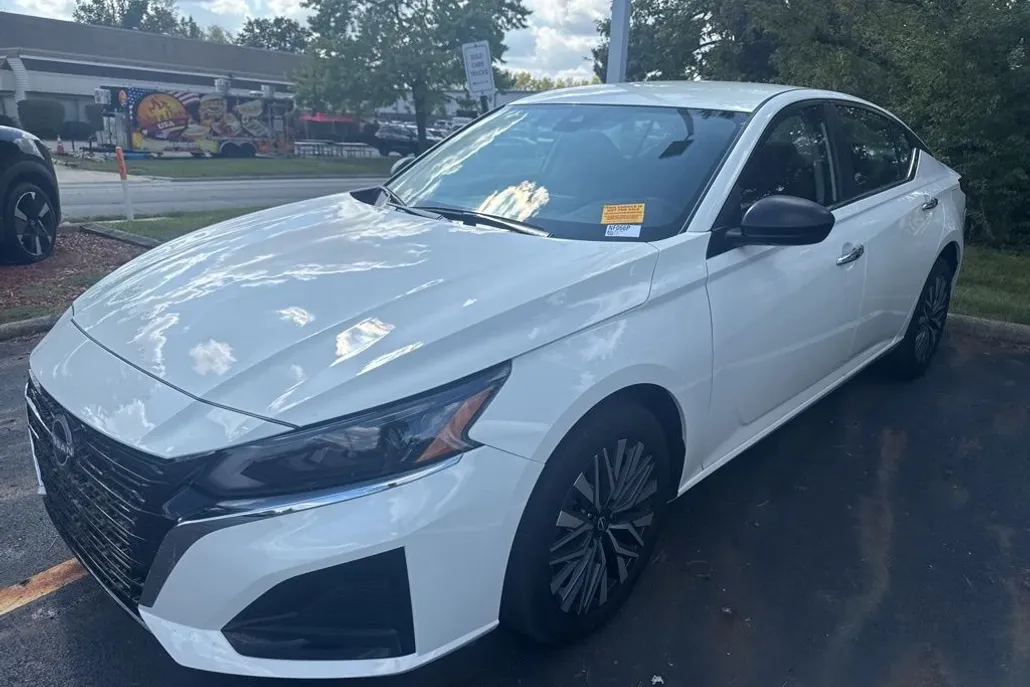 2025 Nissan Altima 2.5 SV photo 1
