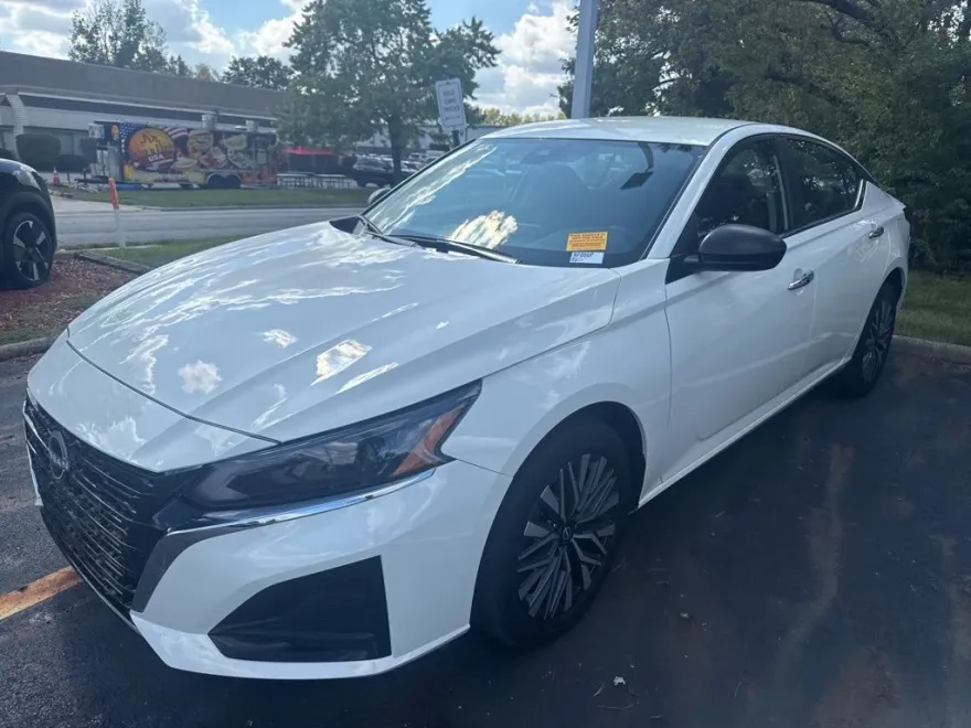 2025 Nissan Altima 2.5 SV photo 1