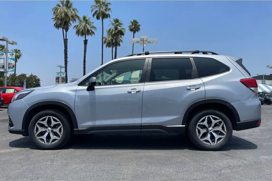2022 Subaru Forester Premium photo 1