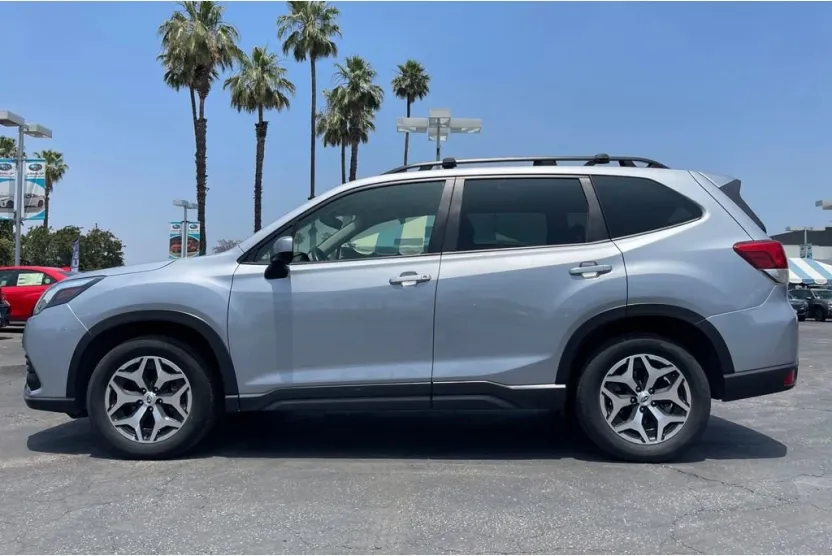 2022 Subaru Forester Premium photo 1