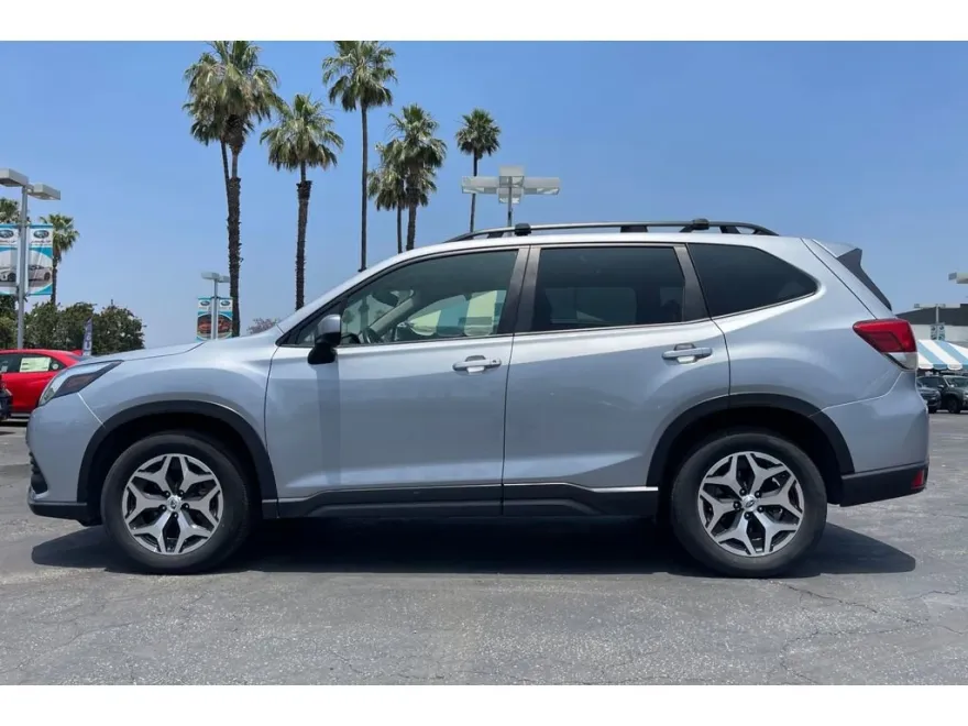 2022 Subaru Forester Premium photo 1