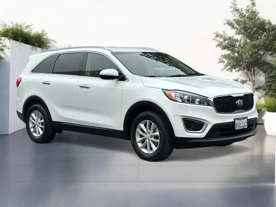 2018 Kia Sorento LX photo 1