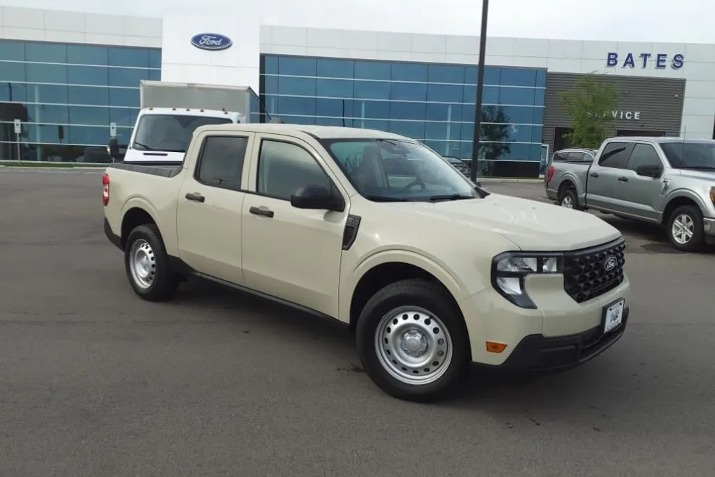 2025 Ford Maverick XL photo 1