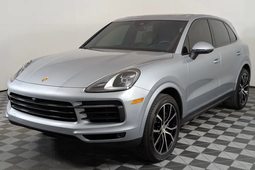 2023 Porsche Cayenne Platinum Edition photo 1