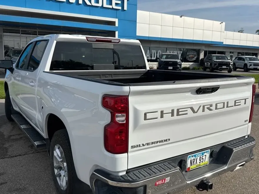 2024 Chevrolet Silverado 1500 LT photo 1