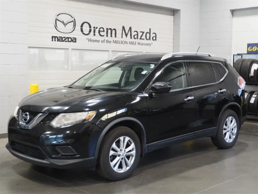 2016 Nissan Rogue SV photo 1