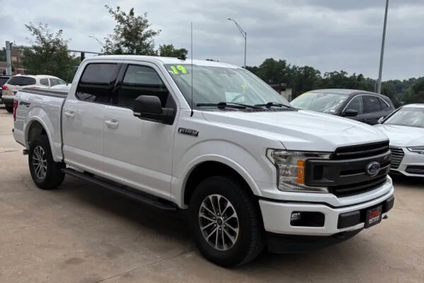 2019 Ford F-150 XLT photo 1