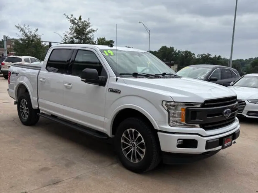 2019 Ford F-150 XLT photo 1