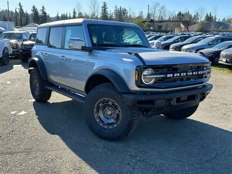 2024 Ford Bronco Outer Banks photo 1