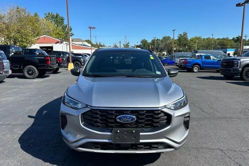 2023 Ford Escape ST-Line photo 1