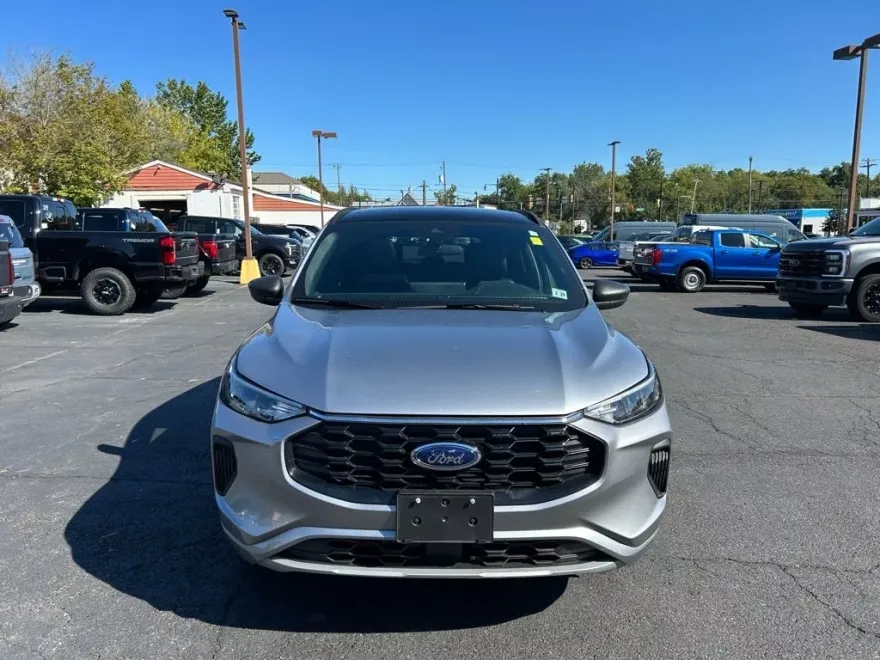 2023 Ford Escape ST-Line photo 1