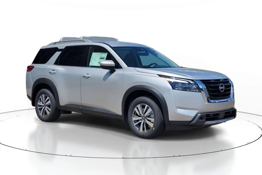 2025 Nissan Pathfinder SL photo 1