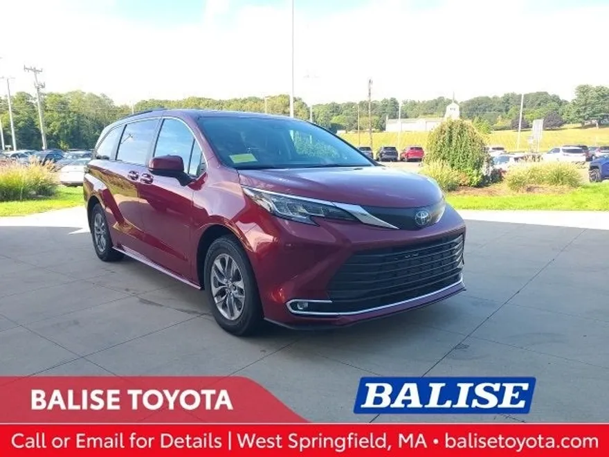 2023 Toyota Sienna Base photo 1