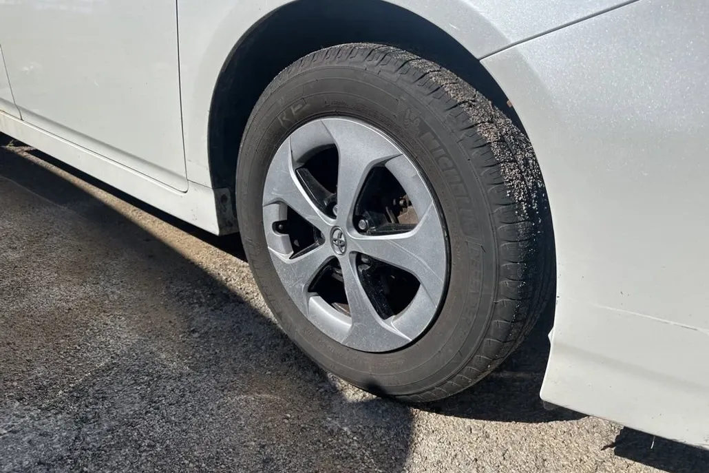 2015 Toyota Prius Four photo 1