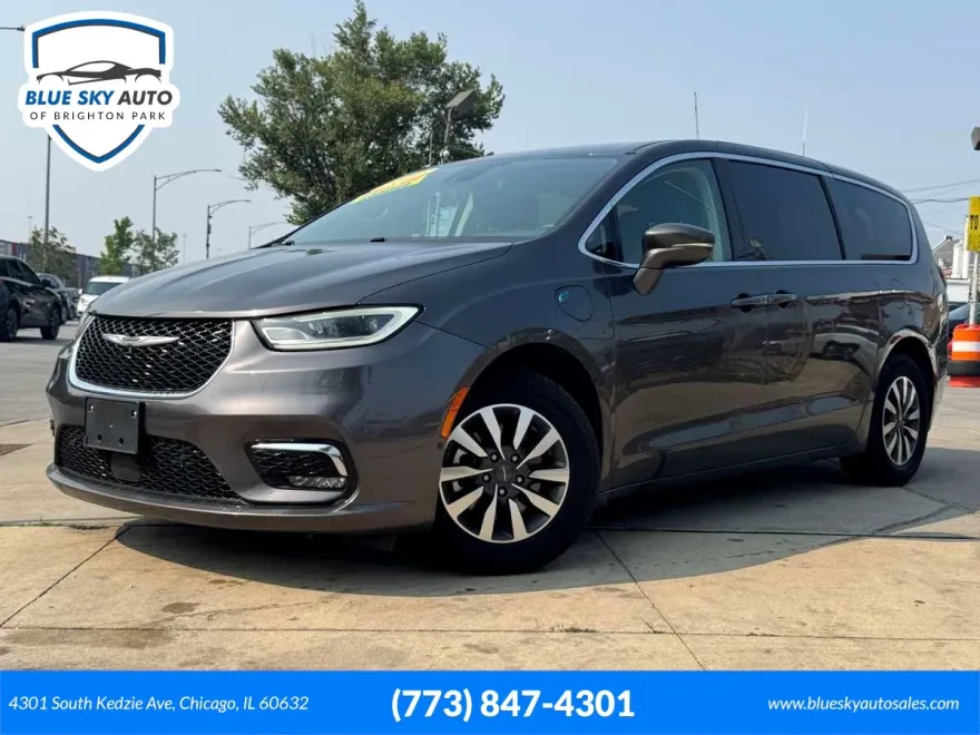 2022 Chrysler Pacifica Hybrid Touring L photo 1
