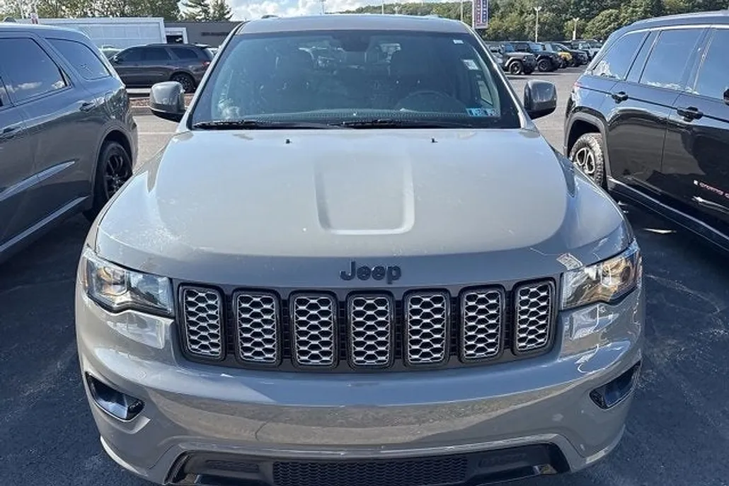 2020 Jeep Grand Cherokee Altitude photo 1