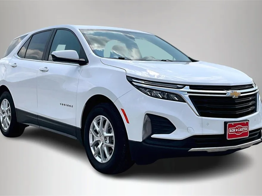 2024 Chevrolet Equinox LT photo 1