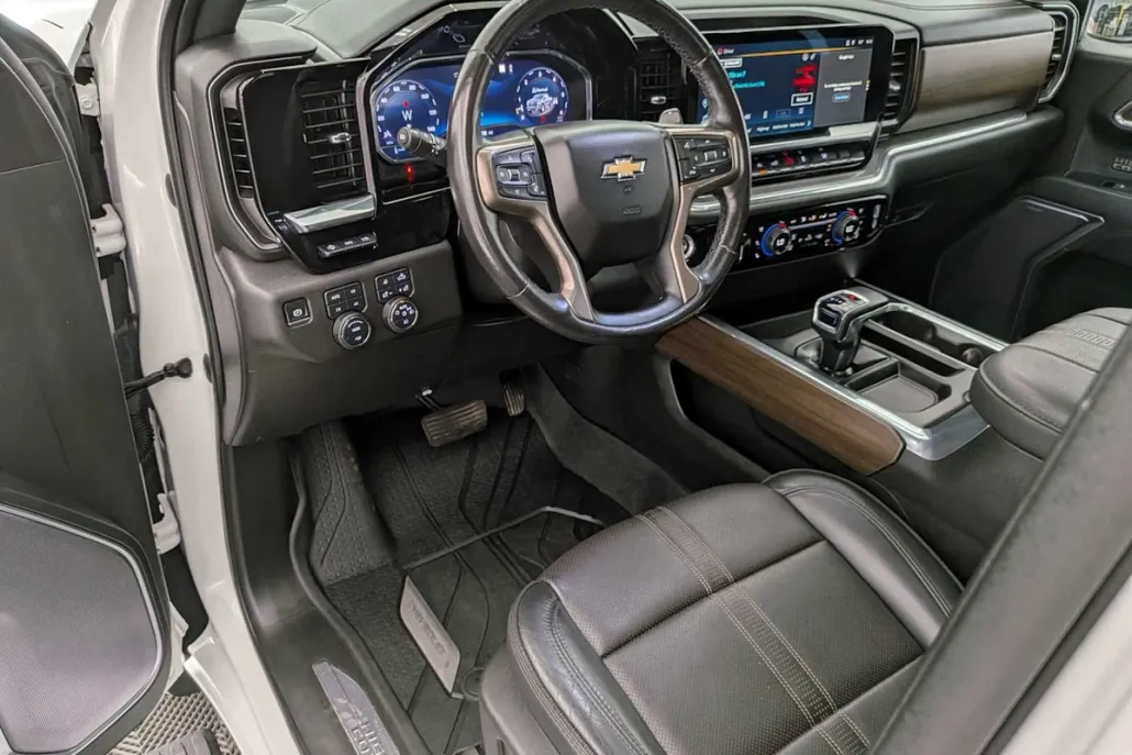 2023 Chevrolet Silverado 1500 High Country photo 1