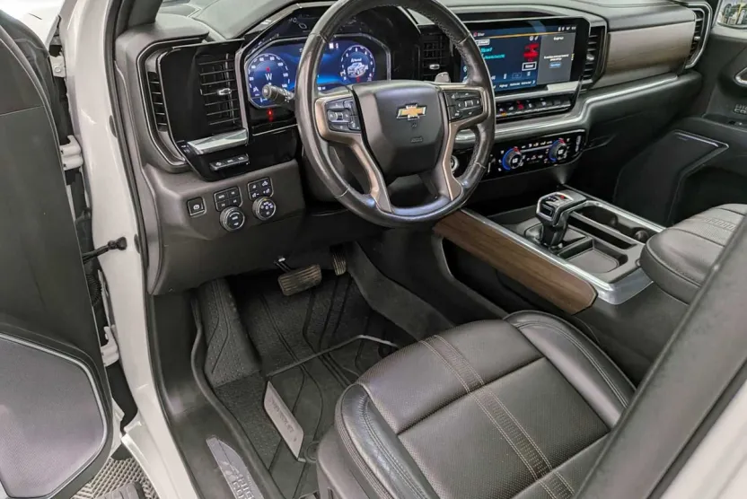 2023 Chevrolet Silverado 1500 High Country photo 1