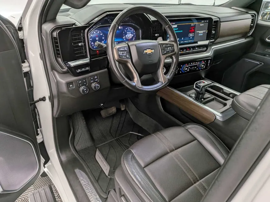 2023 Chevrolet Silverado 1500 High Country photo 1
