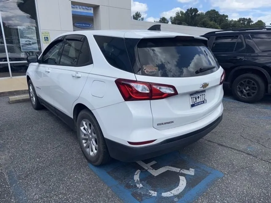 2019 Chevrolet Equinox LS photo 1