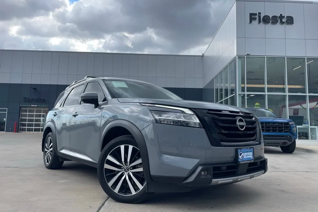 2024 Nissan Pathfinder Platinum photo 1