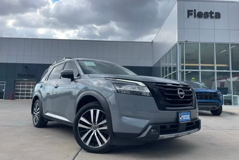 2024 Nissan Pathfinder Platinum photo 1