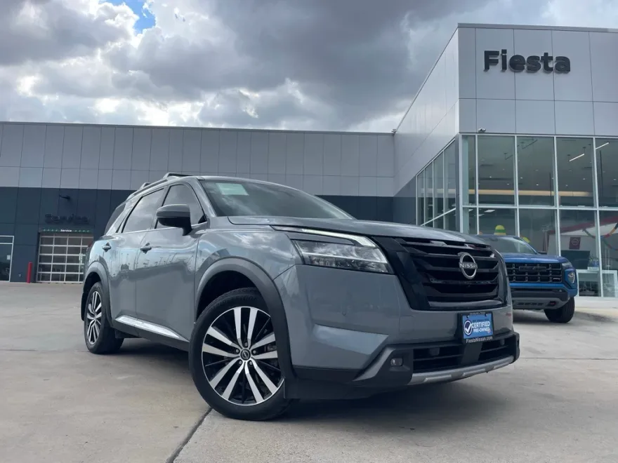 2024 Nissan Pathfinder Platinum photo 1