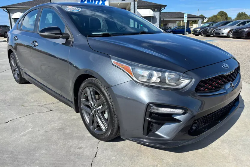 2021 Kia Forte GT-Line photo 1