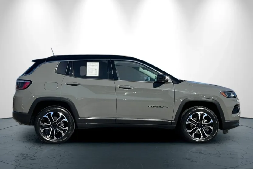 2022 Jeep Compass Limited photo 1
