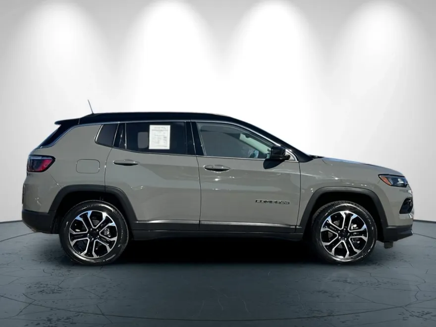 2022 Jeep Compass Limited photo 1