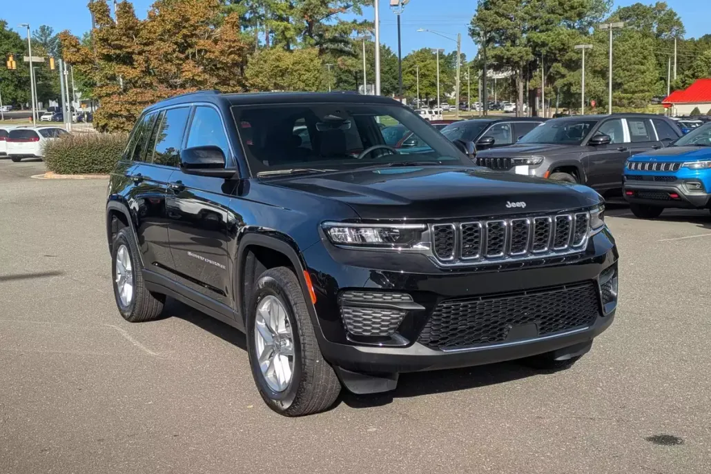 2025 Jeep Grand Cherokee Laredo photo 1