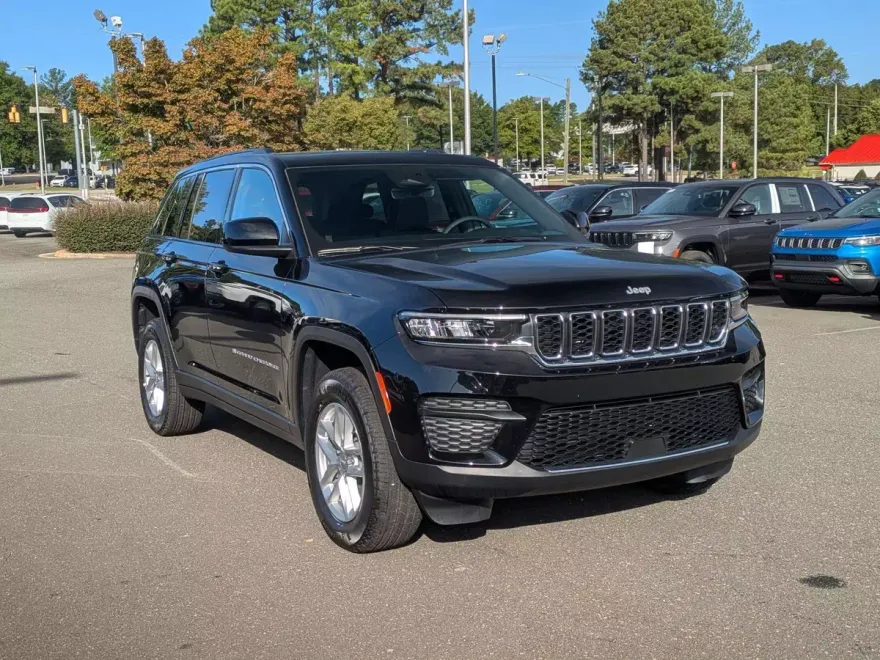2025 Jeep Grand Cherokee Laredo photo 1