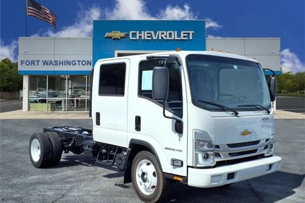 2025 Chevrolet Silverado 4500HD Base photo 1