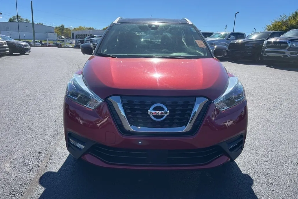 2020 Nissan Kicks SR photo 1