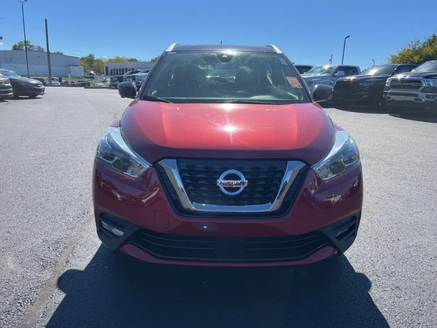 2020 Nissan Kicks SR photo 1