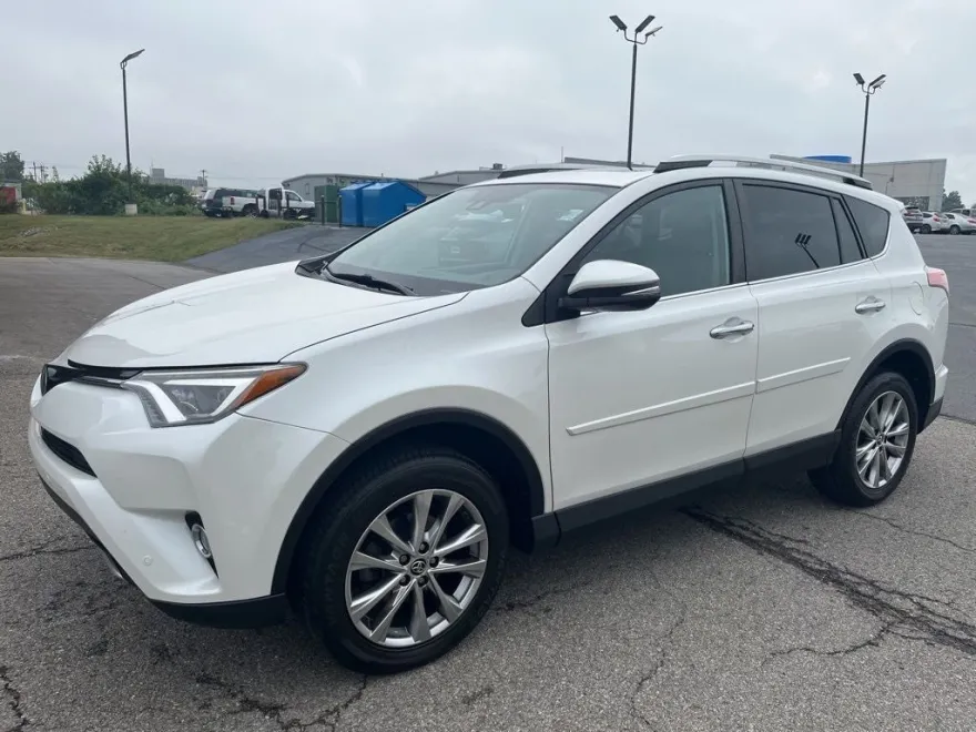 2016 Toyota RAV4 Limited photo 1