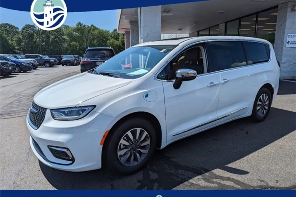 2023 Chrysler Pacifica Limited photo 1