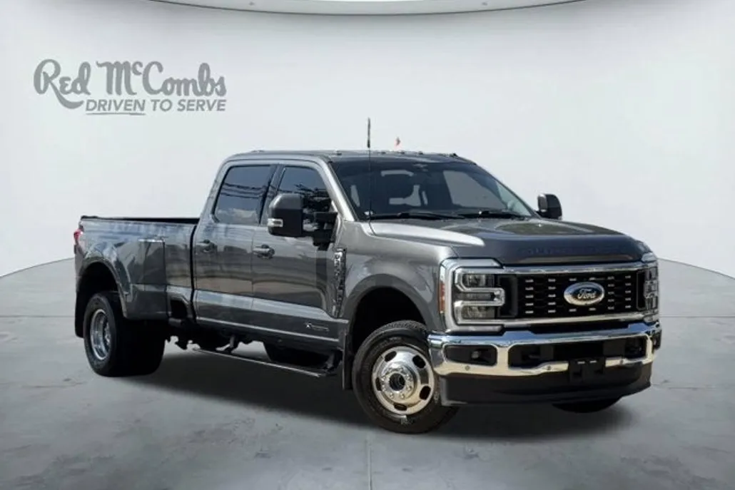 2023 Ford F-350 Lariat photo 1