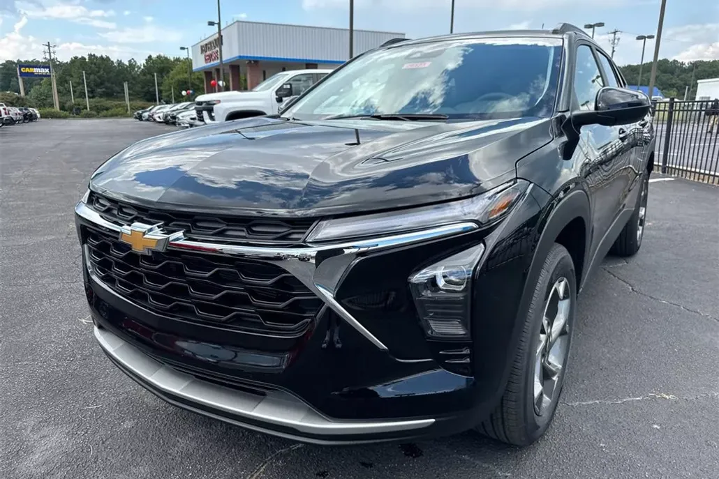 2026 Chevrolet Trax LT photo 1