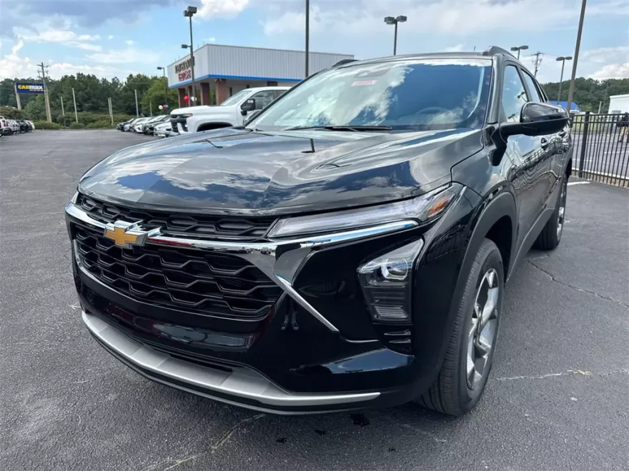 2026 Chevrolet Trax LT photo 1