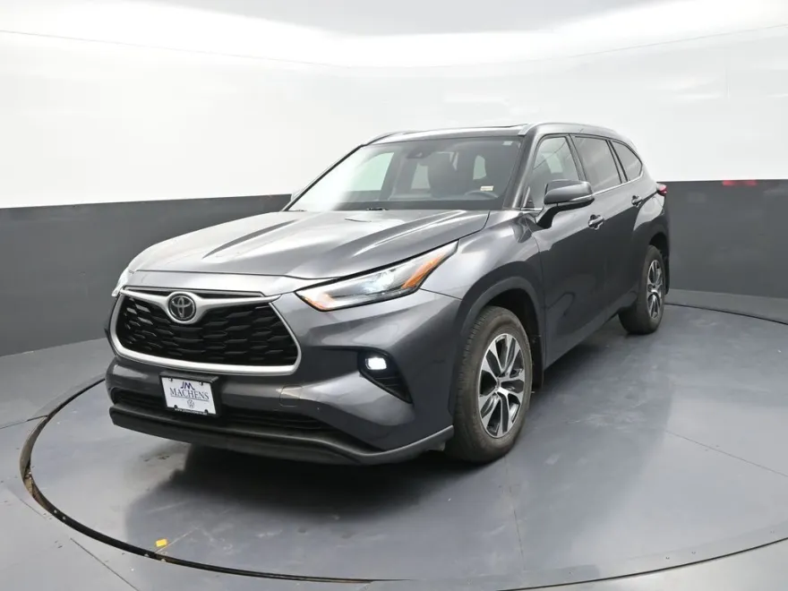 2022 Toyota Highlander XLE photo 1