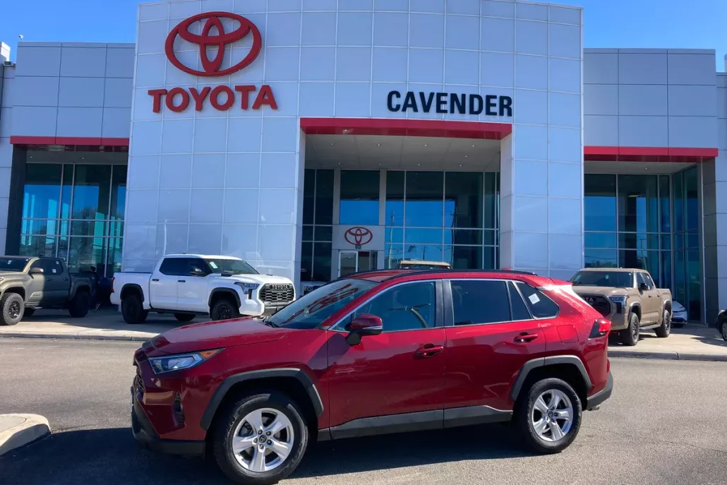 2020 Toyota RAV4 XLE photo 1