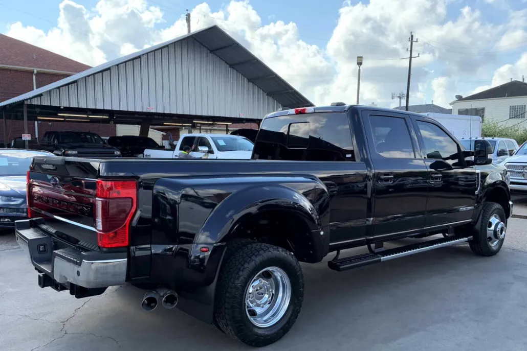 2021 Ford F-350 Lariat photo 1