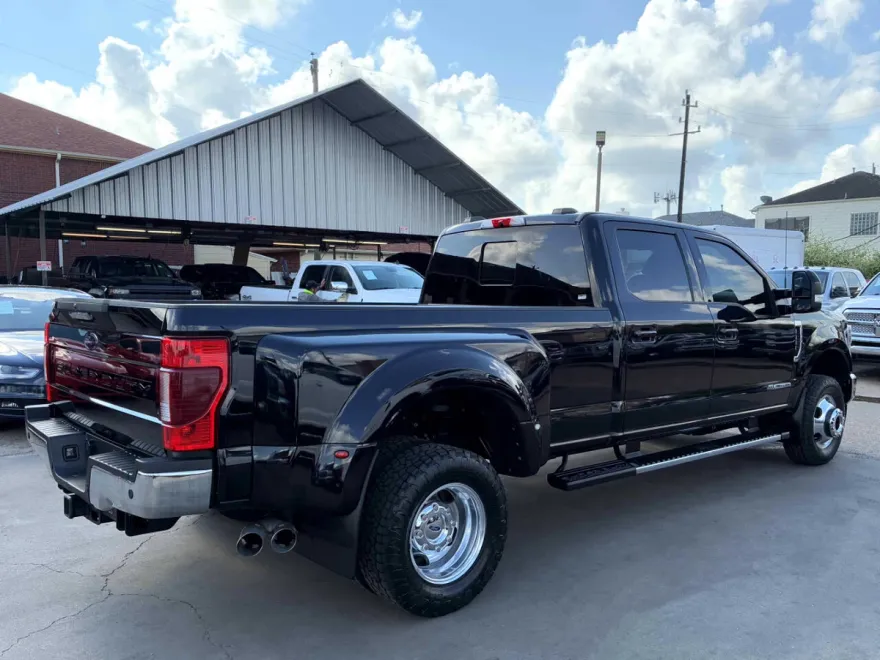 2021 Ford F-350 Lariat photo 1