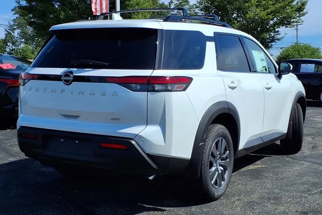 2025 Nissan Pathfinder SV photo 1