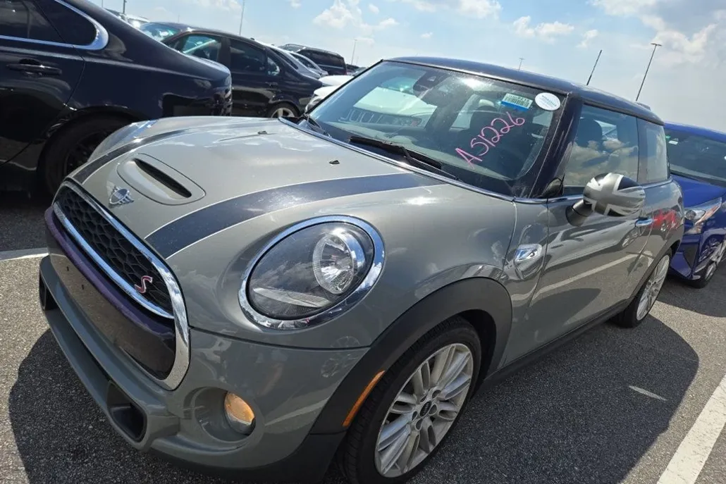 2019 Mini Cooper Hardtop S photo 1