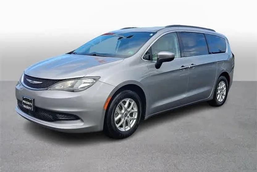 2021 Chrysler Voyager LXi photo 1