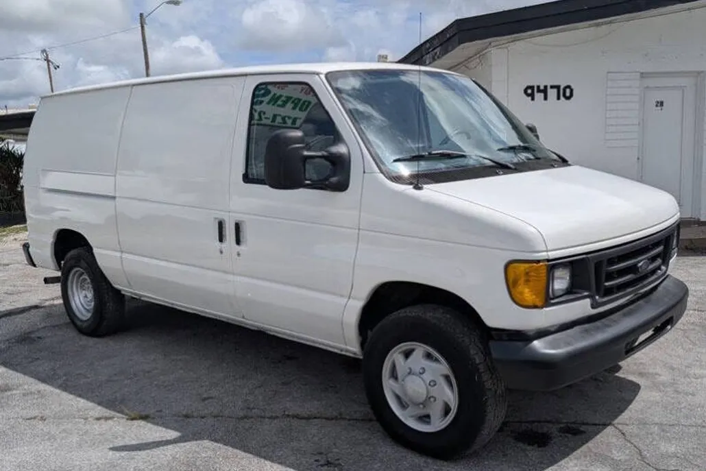 2007 Ford E-250 photo 1